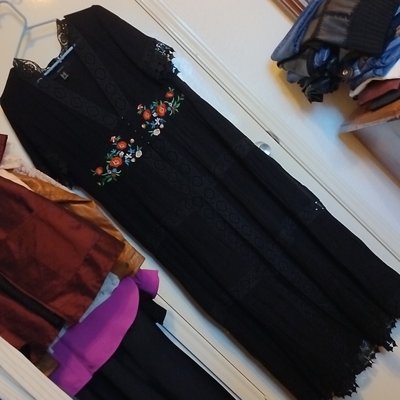 Black Cover Up from Forever 21 - Picture 2 of 9